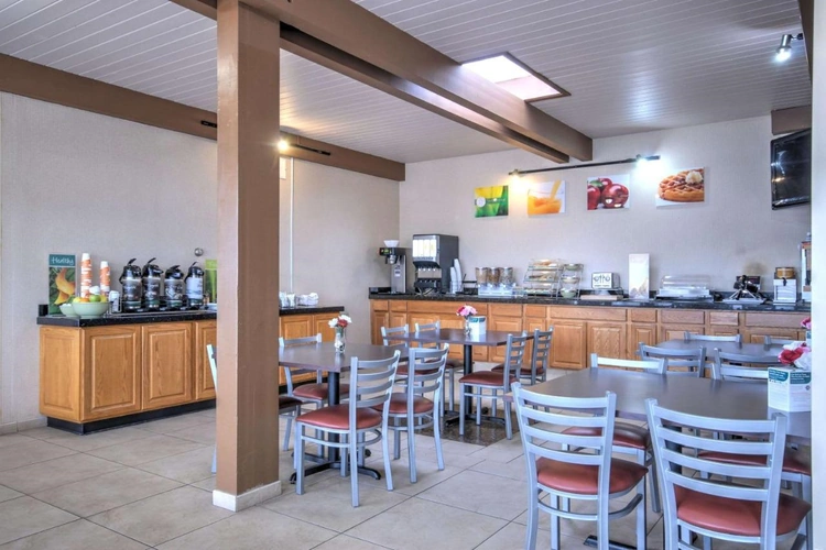 quality inn big sky ontbijt.webp