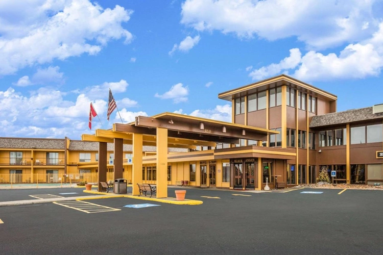 quality inn big sky buitenkant.webp