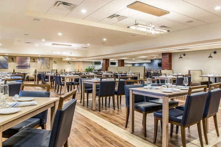 wyndham newport hotel - restaurant.webp