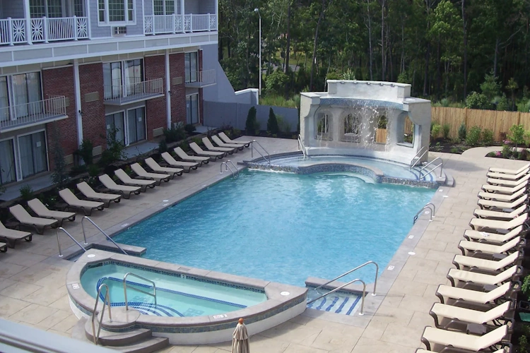cape codder resort & spa - buitenzwembad.webp