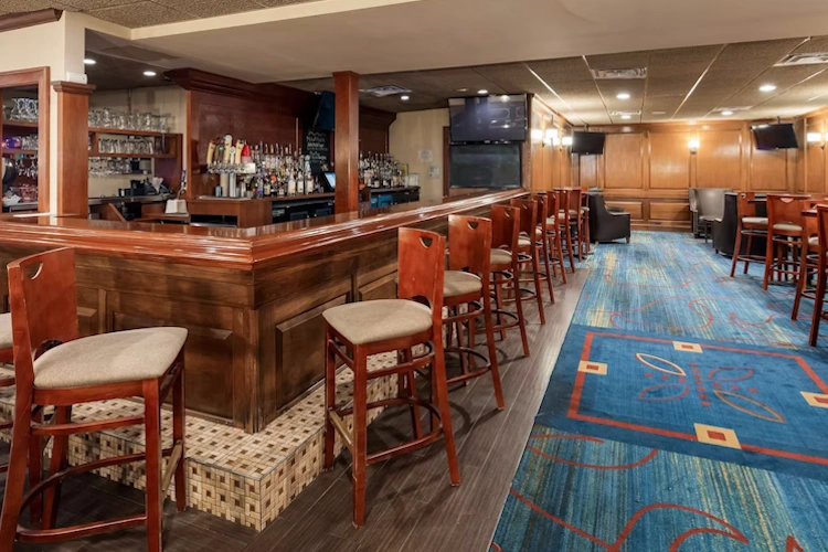 best western greenfield inn - bar.webp
