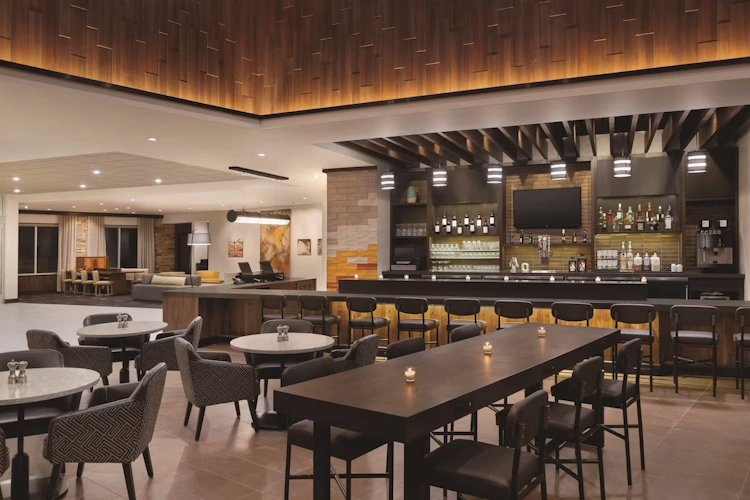hyatt place page lake powell - lobby bar.webp