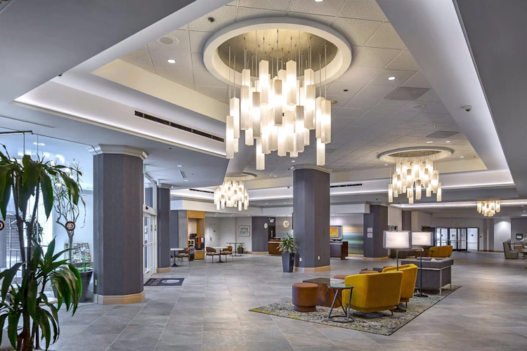 doubletree by hilton hotel modesto - lobby.webp