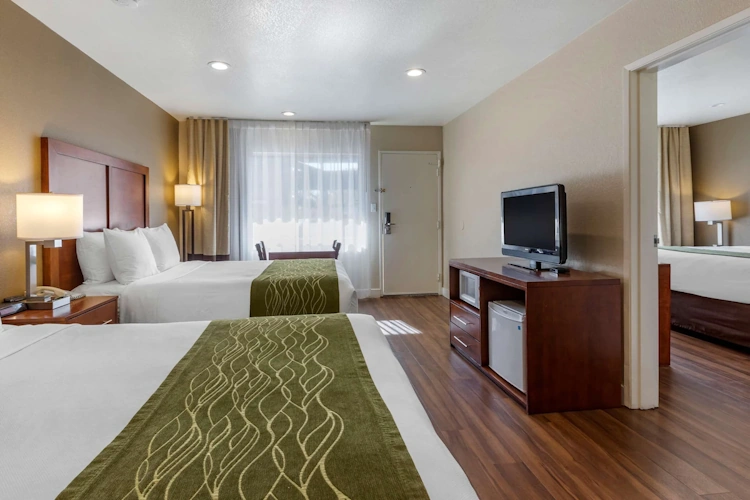 comfort inn bishop kamer.webp