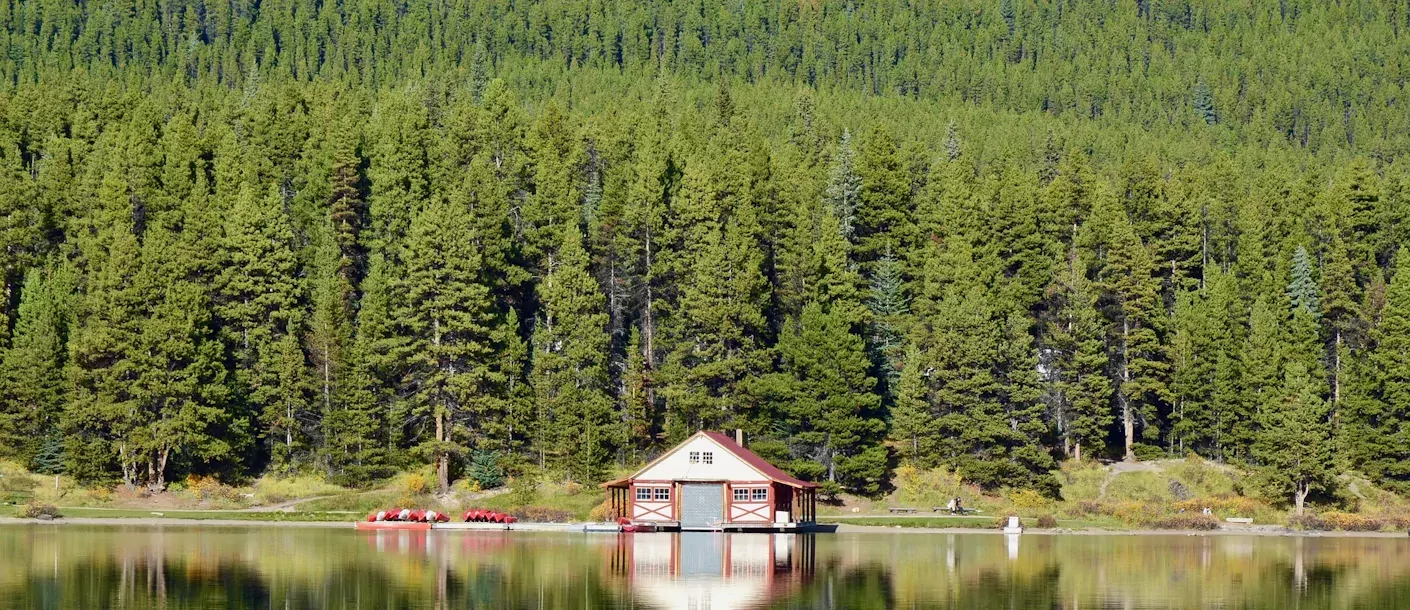 canada meer wildernis.webp