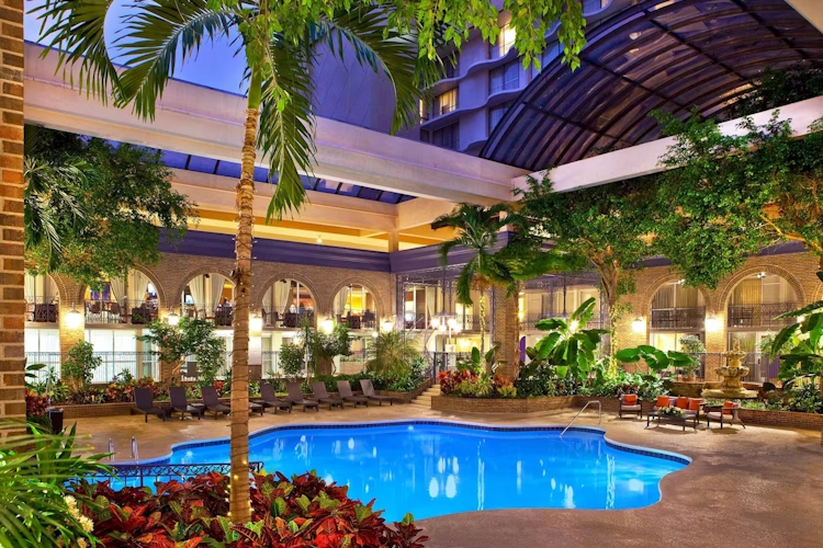 courtland grand hotel, trademark collection by wyndham - zwembad ii.webp