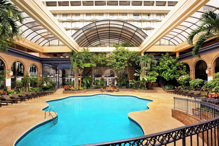 courtland grand hotel, trademark collection by wyndham - zwembad.webp