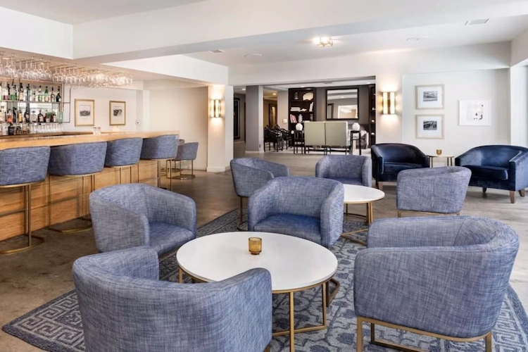luxe sunset boulevard - bar-lobby.webp
