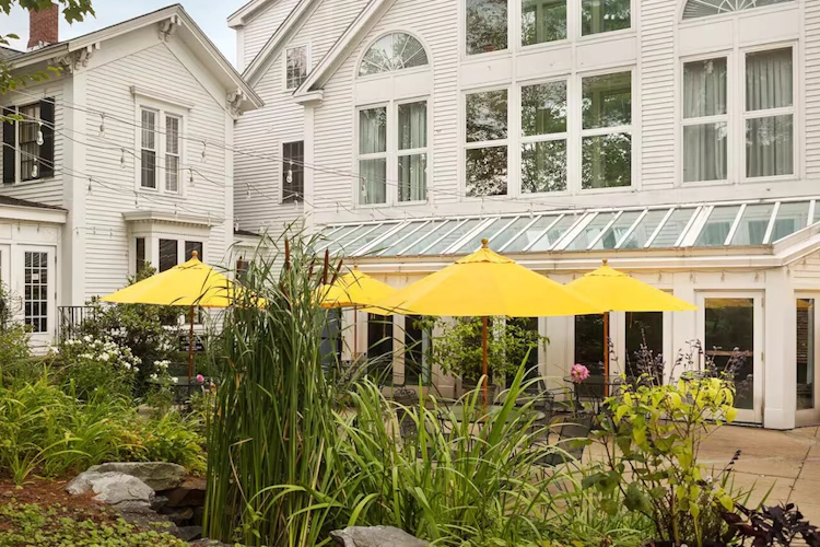 harraseeket inn - terras.webp