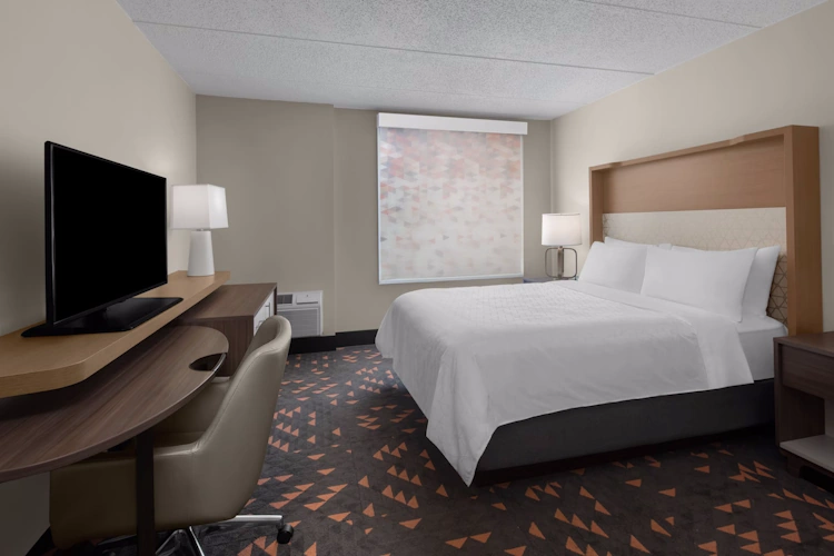 holiday inn hasbrouck heights - kamer 1 bed.webp