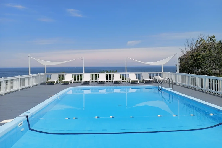 emerson inn - zwembad buiten.webp