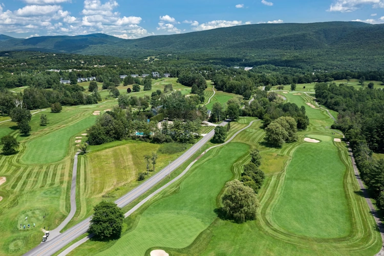 equinox resort - golf.webp