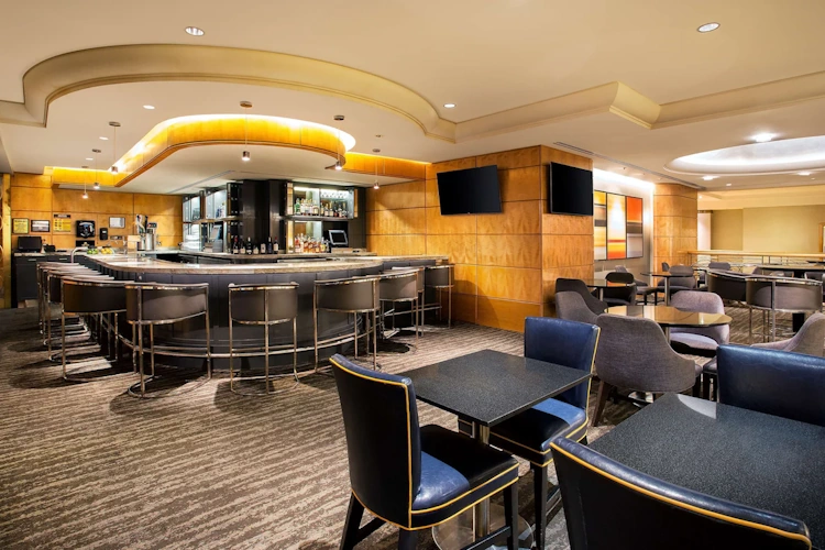 new york hilton midtown - bar-lounge.webp