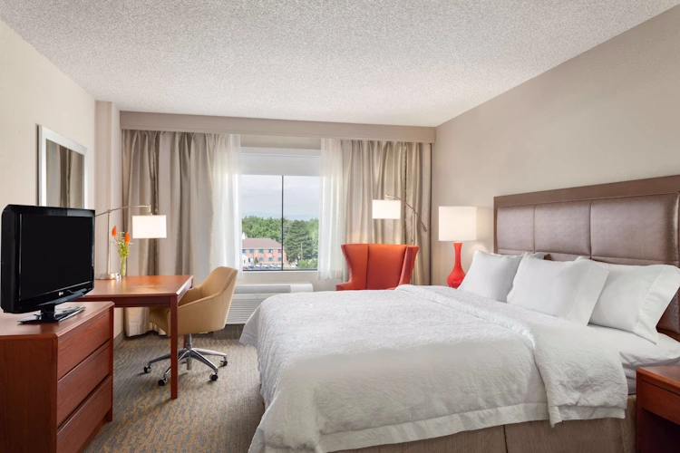 hampton inn & suites denver cherry creek - kamer 1 bed.webp