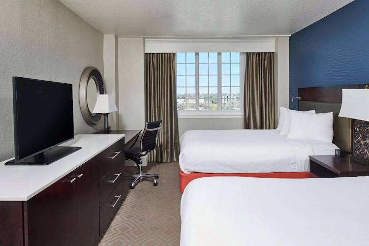 alex johnson hotel - kamer 2 bed.webp