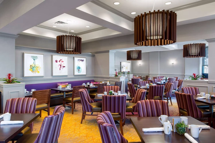 doubletree by hilton hotel savannah historic district - breakfast.webp