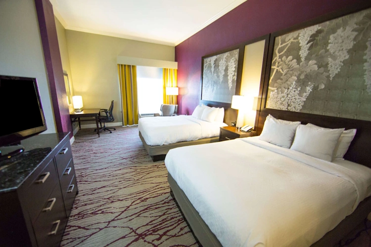 doubletree by hilton hotel savannah historic district - kamer 2 bed.webp