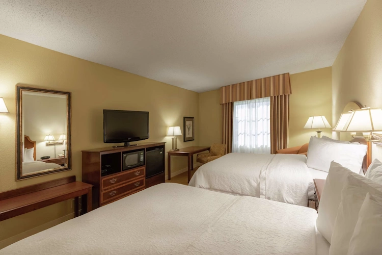 hampton inn & suites vicksburg - kamer 2 bed.webp