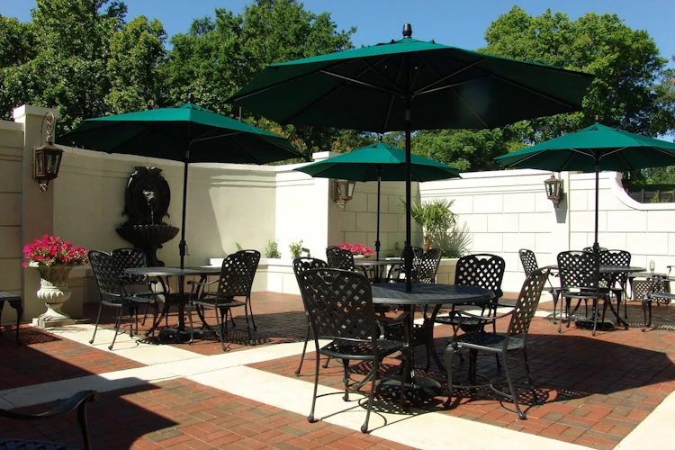 hampton inn & suites vicksburg - terras.webp