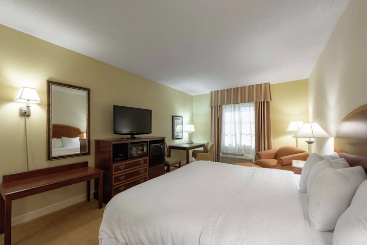 hampton inn & suites vicksburg - kamer 1 bed.webp