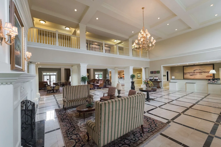 hampton inn & suites vicksburg - lobby.webp