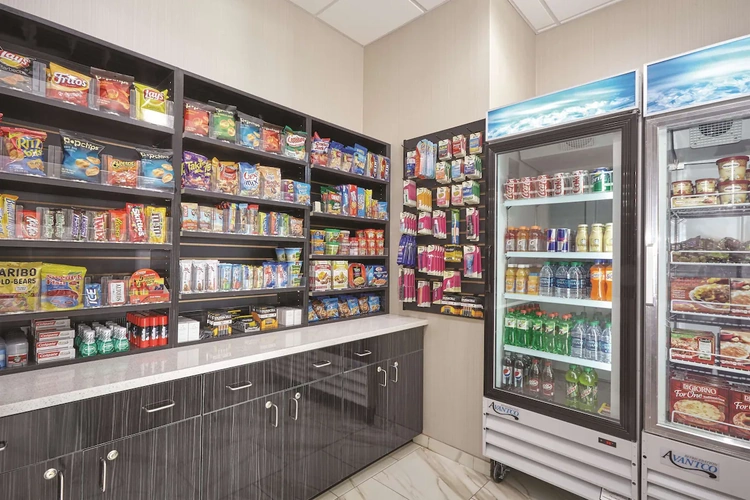la quinta inn & suites by wyndham springfield minimarkt.webp