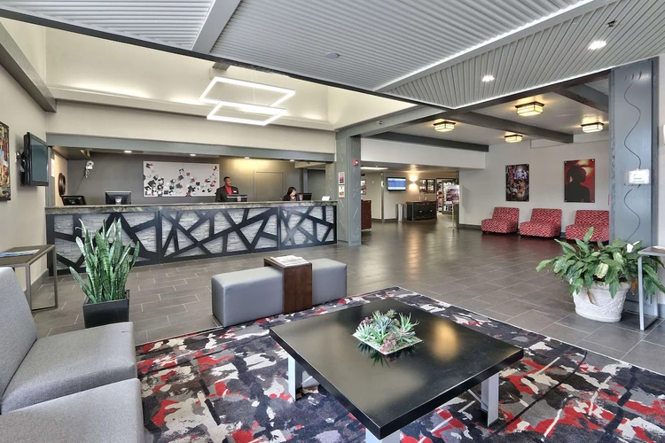 ramada plaza albuquerque midtown lobby.webp