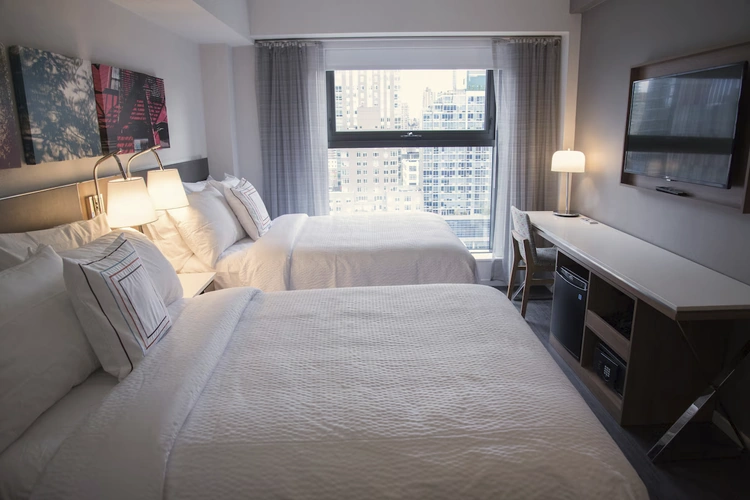 fairfield inn suites by marriott new york manhattan central park kamer.webp