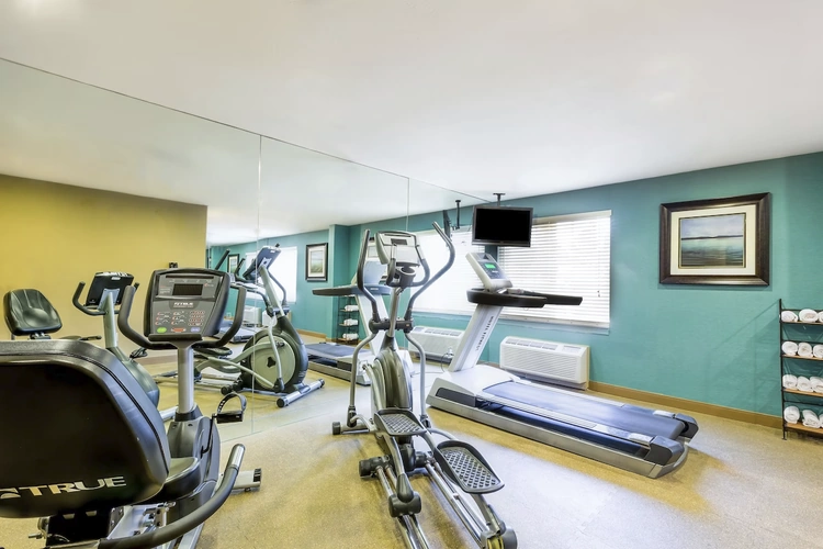 greentree inn san diego mission bay fitness.webp