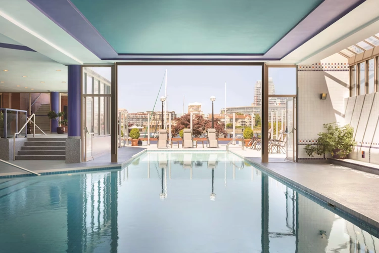 coast victoria hotel & marina by apa - zwembad.webp