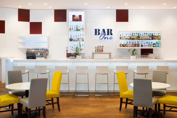 sheraton vancouver wall centre hotel - bar restaurant 1.webp