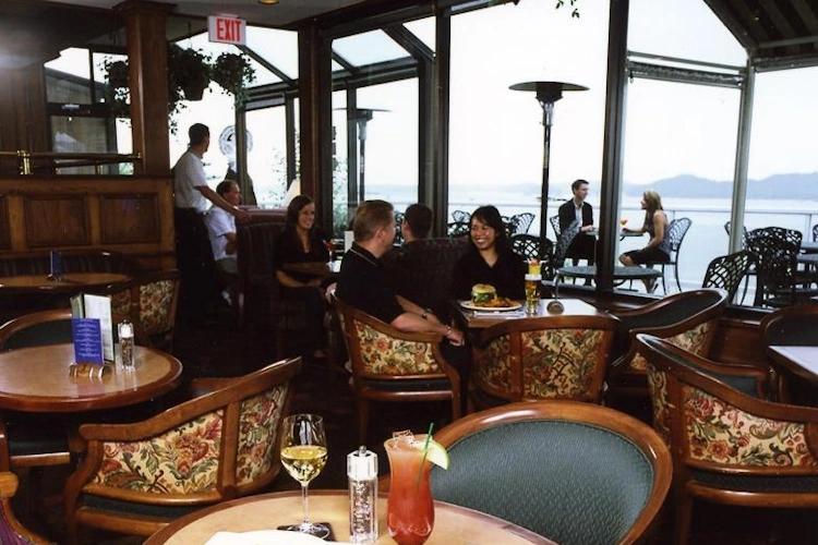 crest hotel prince rupert - restaurant bar.webp