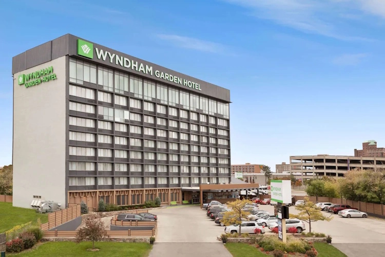 wyndham garden at niagara falls buitenkant.jpg