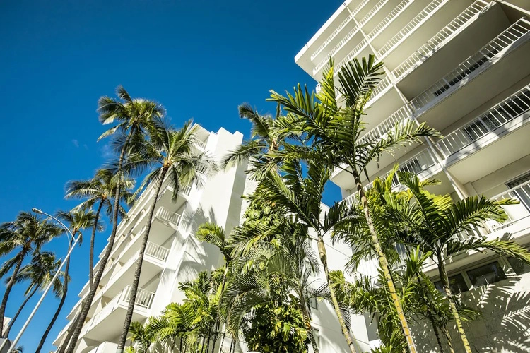 oasis hotel waikiki buitenkant.jpg