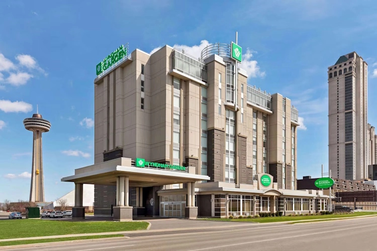 wyndham garden niagara falls fallsview buitenkant.jpg