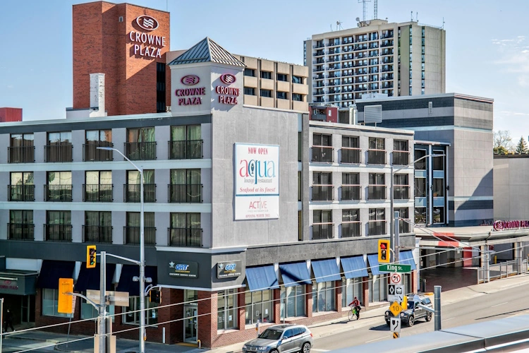 crowne plaza kitchener - exterieur.webp