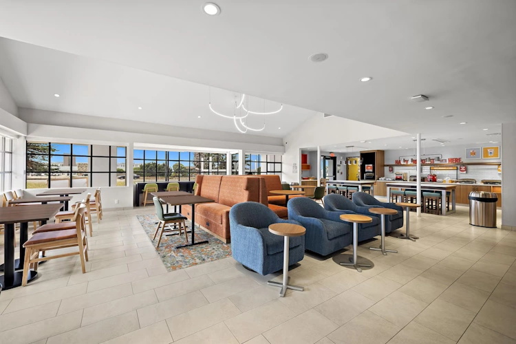 Hampton Inn San Simeon Cambria ontbijtruimte.webp