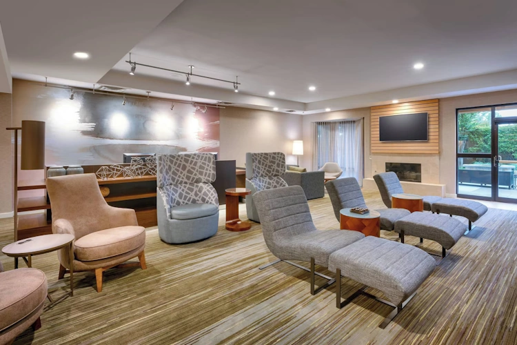 Courtyard by Marriott Oklahoma City Northwest lounge.webp