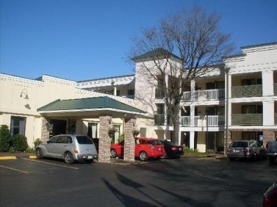Best Western Plus Savannah Historic District entrance