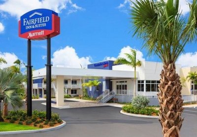 Fairfield Inn & Suites outside