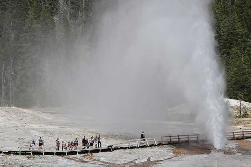 Klik op de afbeelding voor een vergroting old faithful geyser