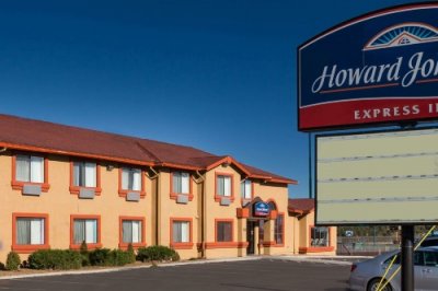 Howard Johnson by Wyndham Williams buitenkant