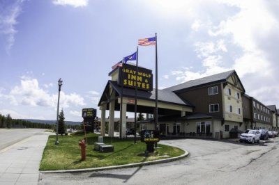 Gray Wolf Inn & Suites buitenkant
