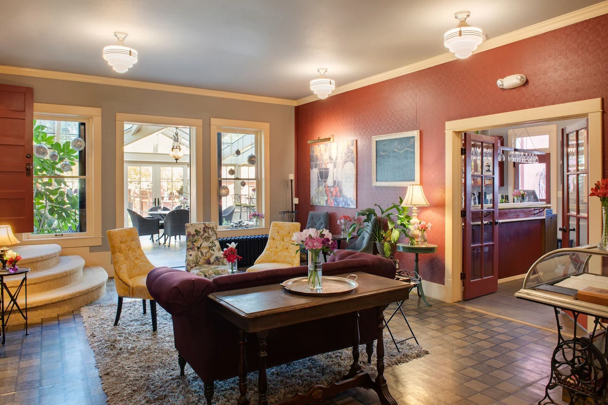 Chamberlin Inn lounge 2.webp