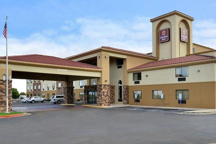 Clarion Inn Page voorkant.webp