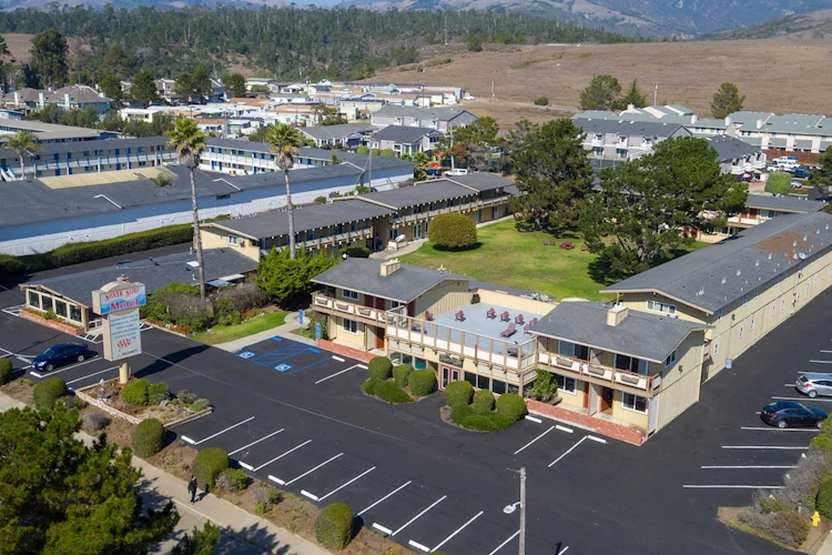 Silver Surf Motel voorkant.webp