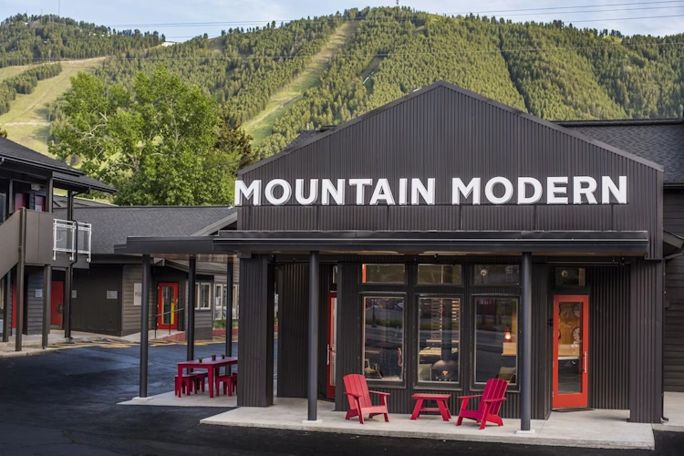 Mountain Modern Motel voorkant.webp