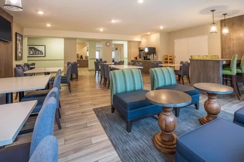 Lobby - LQ - Newport - AmerikaPlus