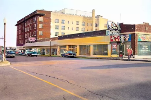 Cathey's Furniture Building in Tulsa 1960 © Oklahoma M