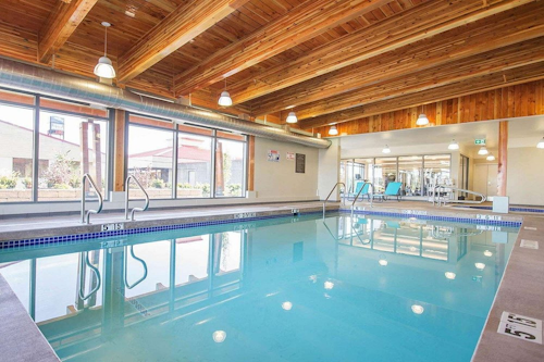 Pool - Comfort Inn & Suites Campbell River - CanadaPlus